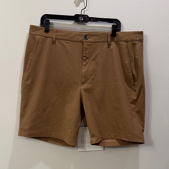 Vuori Other - Vuori Men's Tan Shorts Size 38 NWOT